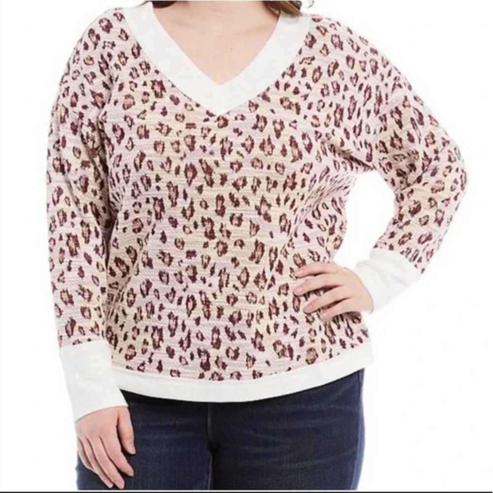 Last Chance🚨Vince Camuto Long Sleeve Leopard V-neckSweater Knit Sparkle Pullover